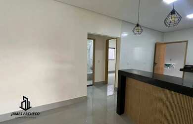 Imagem: A casa possui 3 Dormitórios, 2 Banheiros, 3 Vagas na garagem