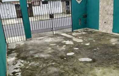 Imagem: A casa possui 2 Dormitórios, 2 Banheiros, 2 Vagas na garagem