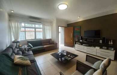 Imagem: A casa para alugar possui 3 Dormitórios, 3 Banheiros, 4 Vagas