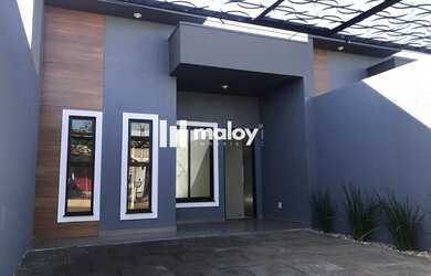 Imagem: A casa possui 2 Dormitórios, 1 Banheiro, 2 Vagas na garagem