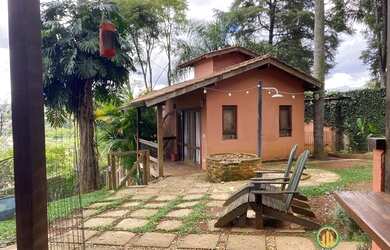 Imagem: A casa em condomínio possui 5 Dormitórios, 5 Banheiros, 4