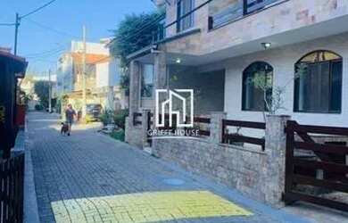 Imagem: A casa em condomínio possui 5 Dormitórios, 4 Banheiros, 2