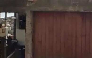 Imagem: A casa possui 2 Dormitórios, 1 Banheiro, 1 Vaga na garagem