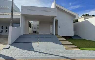 Imagem: A casa em condomínio possui 3 Dormitórios, 3 Banheiros, 2