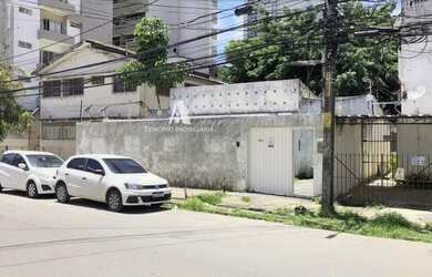 Imagem: A casa possui 5 Dormitórios, 2 Banheiros, 3 Vagas na garagem