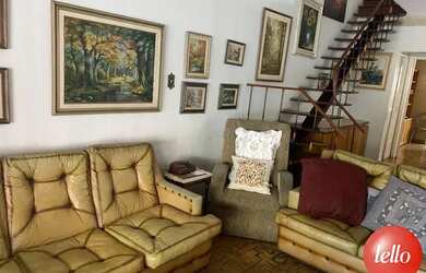 Imagem: A casa possui 3 Dormitórios, 1 Banheiro, 2 Vagas na garagem