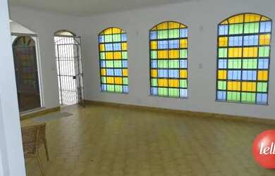 Imagem: A casa possui 3 Dormitórios, 2 Banheiros, 3 Vagas na garagem