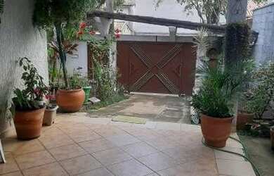 Imagem: A casa possui 2 Dormitórios, 2 Banheiros, 2 Vagas na garagem