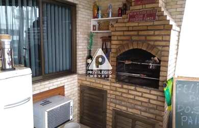 Imagem: O apartamento possui 4 Dormitórios, 3 Banheiros, 3 Vagas na