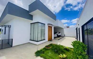 Imagem: A casa possui 4 Dormitórios, 4 Banheiros, 2 Vagas na garagem