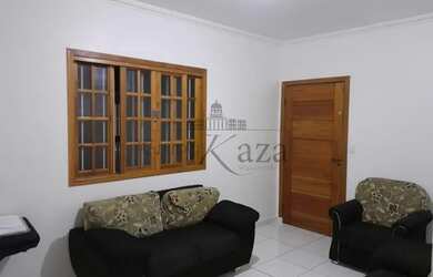 Imagem: A casa possui 2 Dormitórios, 2 Banheiros, 2 Vagas na garagem