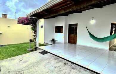 Imagem: A casa possui 3 Dormitórios, 2 Banheiros e 120m² de Área