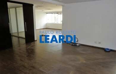 Imagem: O depósito possui 2 Vagas na garagem, 66m² de Área e está