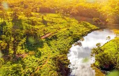 Imagem: O terreno e possui Dormitórios, Suítes, Banheiros, 1000-0m²