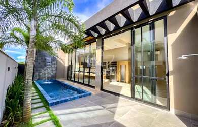 Imagem: A casa possui 4 Dormitórios, 4 Banheiros, 2 Vagas na garagem