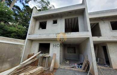 Imagem: A casa possui 3 Dormitórios, 2 Banheiros, 1 Vaga na garagem