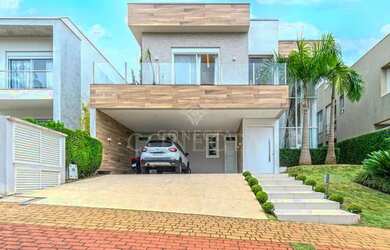 Imagem: A casa possui 4 Dormitórios, 5 Banheiros, 2 Vagas na garagem