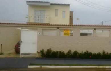 Imagem: A casa possui 3 Dormitórios, 2 Banheiros e 4 Vagas na garagem