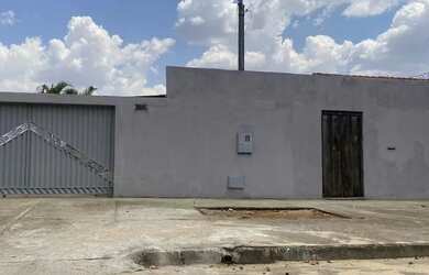 Imagem 1: Casa 2/4 com galpão. Churrasqueira, Varanda, 360m² de Áreae5 Vagas...