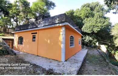 Imagem: A casa possui 2 Dormitórios e 2 Banheiros e está localizado