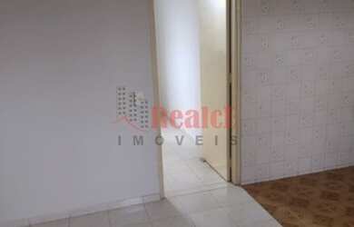 Imagem: O apartamento possui 2 Dormitórios, 1 Banheiro, 2 Vagas na