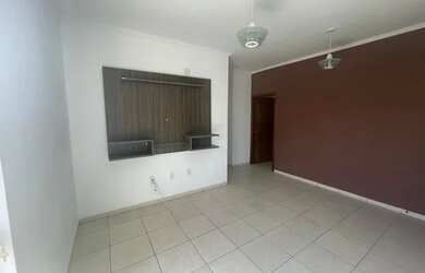 Imagem: O apartamento possui 3 Dormitórios, 1 Banheiro, 1 Vaga na garagem