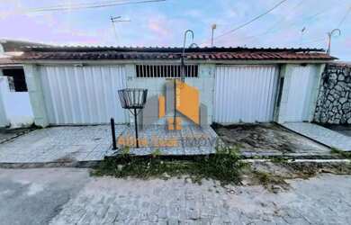 Imagem: A casa possui 3 Dormitórios, 1 Banheiro, 1 Vaga na garagem