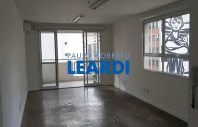 Imagem: O depósito e possui Dormitórios, Suítes, Banheiros, 3