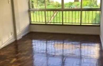 Imagem: O apartamento possui 2 Dormitórios, 1 Banheiro, 2 Vagas na