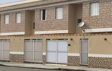 Imagem: A casa possui 2 Dormitórios, 1 Banheiro, 1 Vaga na garagem