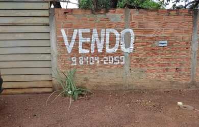 Imagem: A casa possui 2 Dormitórios, 1 Banheiro, 300m² de Área e