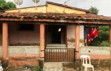 Imagem: A casa possui 3 Dormitórios, 2 Banheiros e está localizado