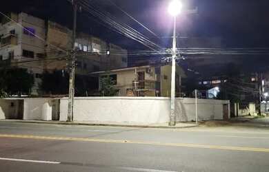 Imagem: A casa possui 4 Dormitórios, 3 Banheiros, 4 Vagas na garagem