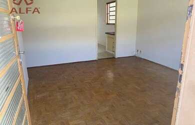 Imagem: A casa possui 2 Dormitórios, 1 Banheiro, 1 Vaga na garagem