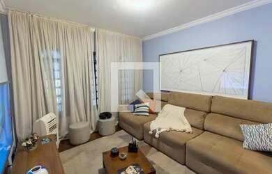 Imagem: A casa possui 4 Dormitórios, 5 Banheiros, 2 Vagas na garagem