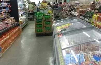 Imagem: O depósito possui 5 Vagas na garagem e 350m² de Área e está