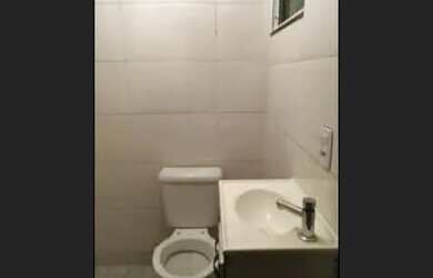 Imagem: A casa possui 2 Dormitórios, 1 Banheiro e está localizado