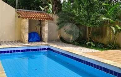 Imagem: A casa para alugar possui 4 Dormitórios, 5 Banheiros, 5 Vagas