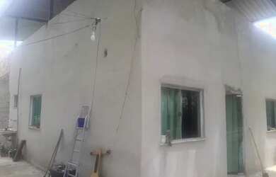 Imagem: A casa possui 3 Dormitórios, 1 Banheiro, 4 Vagas na garagem