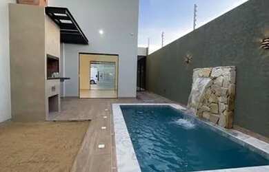 Imagem: A casa possui 3 Dormitórios, 3 Banheiros, 4 Vagas na garagem