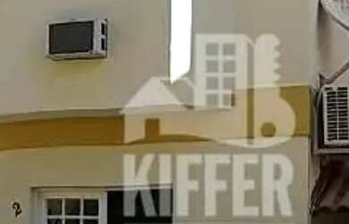 Imagem: A casa possui 3 Dormitórios, 3 Banheiros, 2 Vagas na garagem