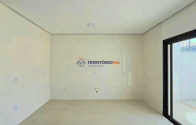 Imagem 12: Casa em Porto Alegre, no bairro Hípica, com 3 dormitório s , e 3 banheiros,...