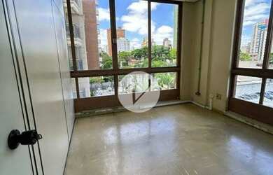 Imagem: O depósito possui 4 Vagas na garagem, 184m² de Área e está