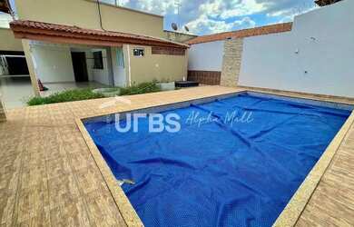 Imagem: A casa possui 3 Dormitórios, 4 Banheiros, 4 Vagas na garagem