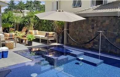 Imagem: A casa em condomínio possui 4 Dormitórios, 5 Banheiros, 4