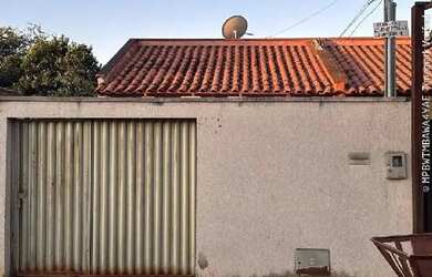 Imagem: A casa possui 2 Dormitórios, 1 Banheiro e 153m² de Área e