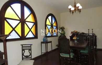 Imagem: A casa possui 3 Dormitórios, 3 Banheiros, 2 Vagas na garagem