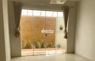 Imagem 3: Casa residencial com 3 suítes disponível para locação no bairro Jardim...