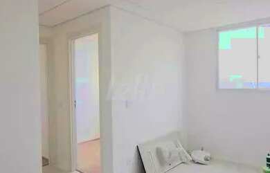 Imagem: O apartamento possui 2 Dormitórios, 1 Banheiro, 1 Vaga na garagem