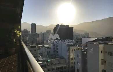 Imagem: O studio possui 2 Dormitórios, 2 Banheiros, 1 Vaga na garagem